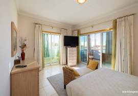 T4 Penthouse with Panoramic City Views