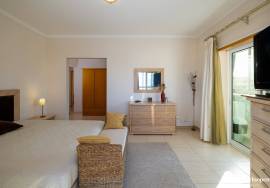 T4 Penthouse with Panoramic City Views