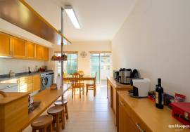 T4 Penthouse with Panoramic City Views