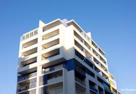 T4 Penthouse with Panoramic City Views