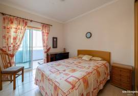 T4 Penthouse with Panoramic City Views