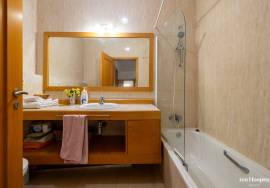 T4 Penthouse with Panoramic City Views