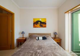 T4 Penthouse with Panoramic City Views