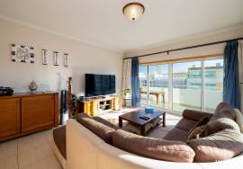 T4 Penthouse with Panoramic City Views