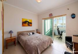 T4 Penthouse with Panoramic City Views