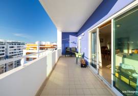 T4 Penthouse with Panoramic City Views