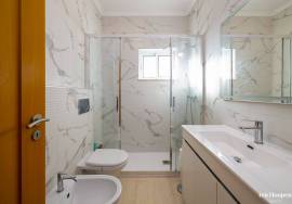 T4 Penthouse with Panoramic City Views