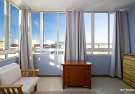 T4 Penthouse with Panoramic City Views