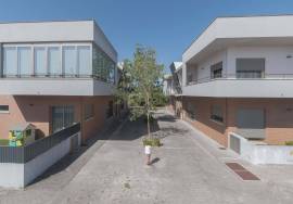 3 bedroom apartment with garage