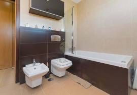 3 bedroom apartment with garage