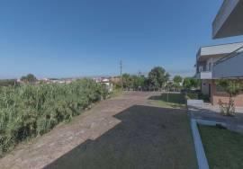 3 bedroom apartment with garage