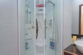 3 bedroom apartment with garage