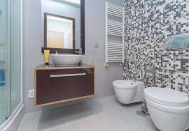 3 bedroom apartment with garage