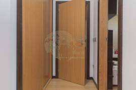 3 bedroom apartment with garage