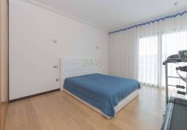 3 bedroom apartment with garage