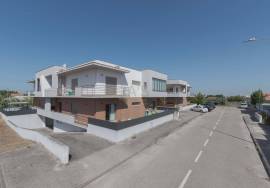 3 bedroom apartment with garage