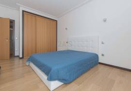 3 bedroom apartment with garage