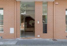 3 bedroom apartment with garage