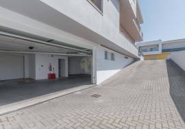 3 bedroom apartment with garage
