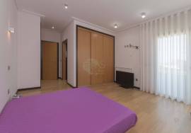 3 bedroom apartment with garage