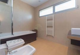 3 bedroom apartment with garage