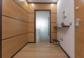 3 bedroom apartment with garage