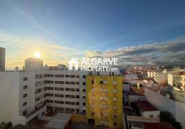 Spacious 4-bedroom apartment next to the beach in the centre of Quarteira.