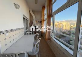 Spacious 4-bedroom apartment next to the beach in the centre of Quarteira.