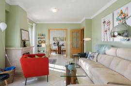 Tavira - Prime location 3-bedroom apartment with terrace and river views
