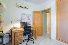 Tavira - Prime location 3-bedroom apartment with terrace and river views