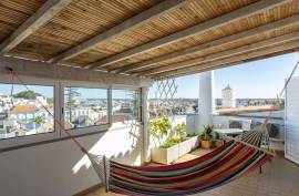 Tavira - Prime location 3-bedroom apartment with terrace and river views