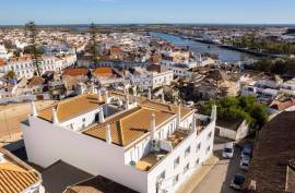 Tavira - Prime location 3-bedroom apartment with terrace and river views