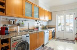 Tavira - Prime location 3-bedroom apartment with terrace and river views