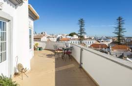 Tavira - Prime location 3-bedroom apartment with terrace and river views