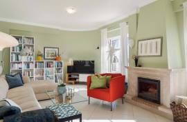 Tavira - Prime location 3-bedroom apartment with terrace and river views