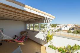 Tavira - Prime location 3-bedroom apartment with terrace and river views
