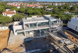 Vila Sol – new 4+1-bedroom modern villa with infinity pool and rooftop bar