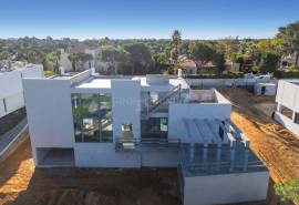 Vila Sol – new 4+1-bedroom modern villa with infinity pool and rooftop bar