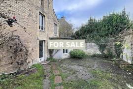 Stone Built Town House with Courtyard