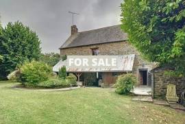 Detached Country House with Outbuilding