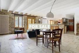 Detached Country House with Outbuilding