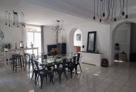 16 room, 538m2 Maison de maitre for sale in Jonquieres - 995 000 € * 16 room, 538m2 Maison de maitre for sale in Jonquieres - 995 000 € *