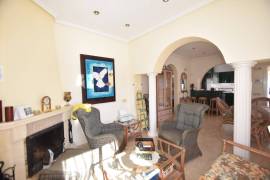WONDERFUL 2 BEDROOM VILLA WITH POOL AND GARAGE