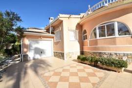 WONDERFUL 2 BEDROOM VILLA WITH POOL AND GARAGE