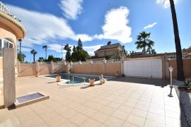 WONDERFUL 2 BEDROOM VILLA WITH POOL AND GARAGE