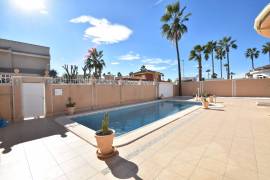 WONDERFUL 2 BEDROOM VILLA WITH POOL AND GARAGE