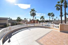 WONDERFUL 2 BEDROOM VILLA WITH POOL AND GARAGE