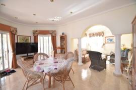 WONDERFUL 2 BEDROOM VILLA WITH POOL AND GARAGE