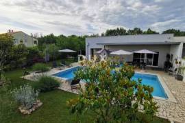 ISTRIA, ROVINJ - Modern gelijkvloers huis met zwembad