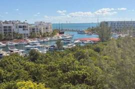 Stylish oceanfront luxury Penthouse